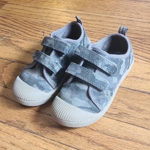 Cat and Jack camo toddler shoes